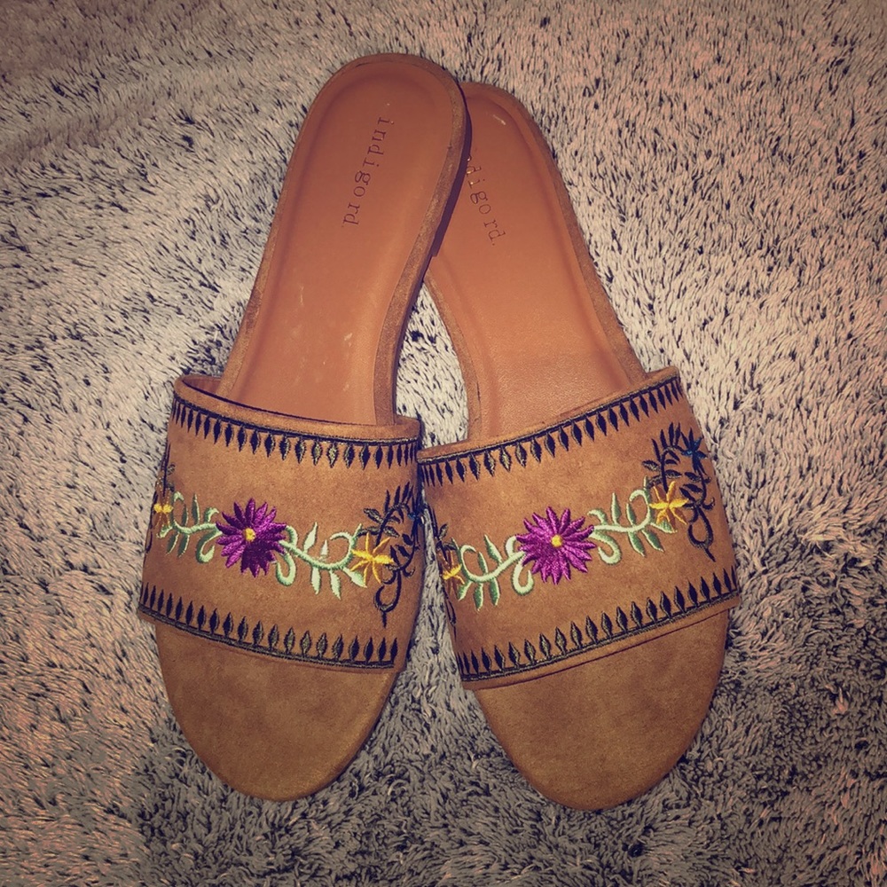 BRAND NEW NEVER WORN floral flats